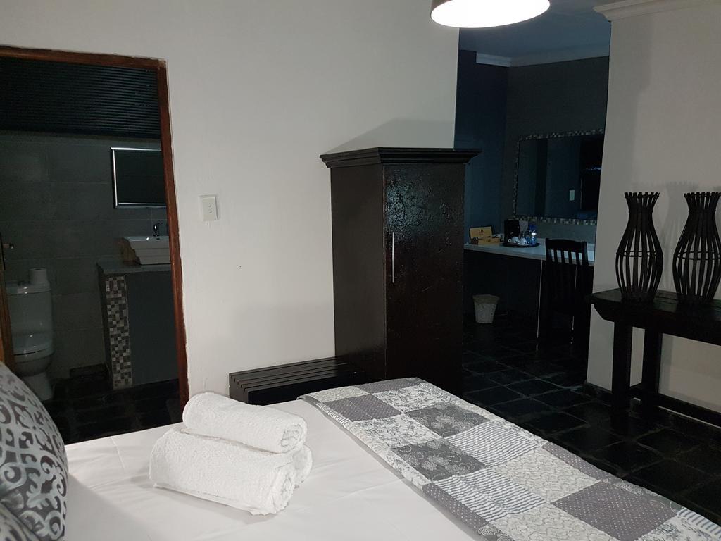 44 On Ennis Guest Lodge And Restaurant - No Load Sheddding Ermelo Εξωτερικό φωτογραφία